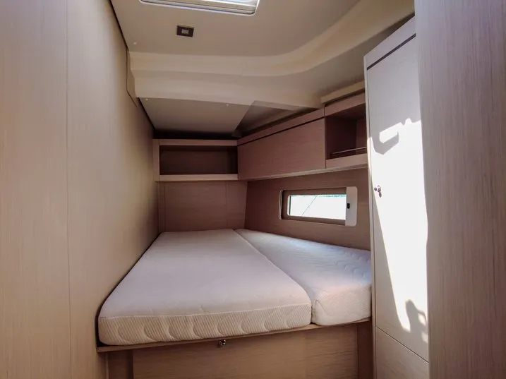 Cabin on Folie Douce, a Beneteau Oceanis 46.1 sailboat at Hyères, France