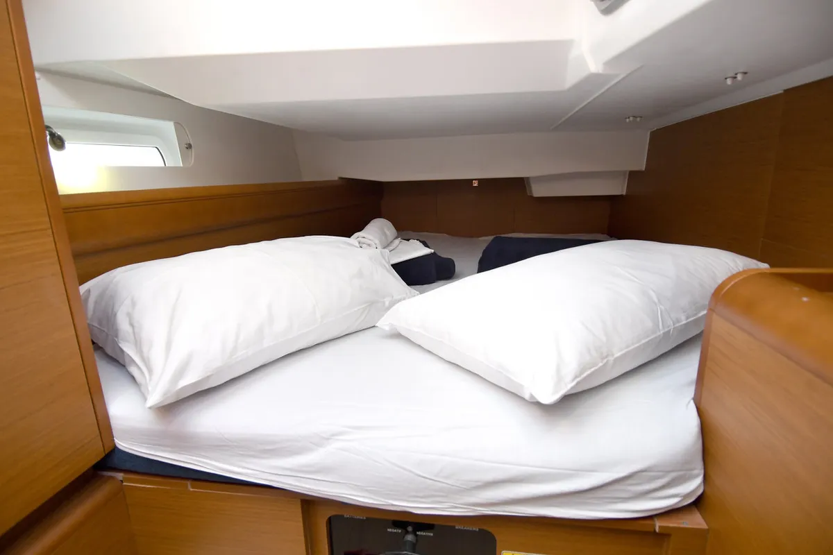 Cabin on Kiss Kiss, a Jeanneau Sun Odyssey 419 sailboat at Dubrovnik, Croatia
