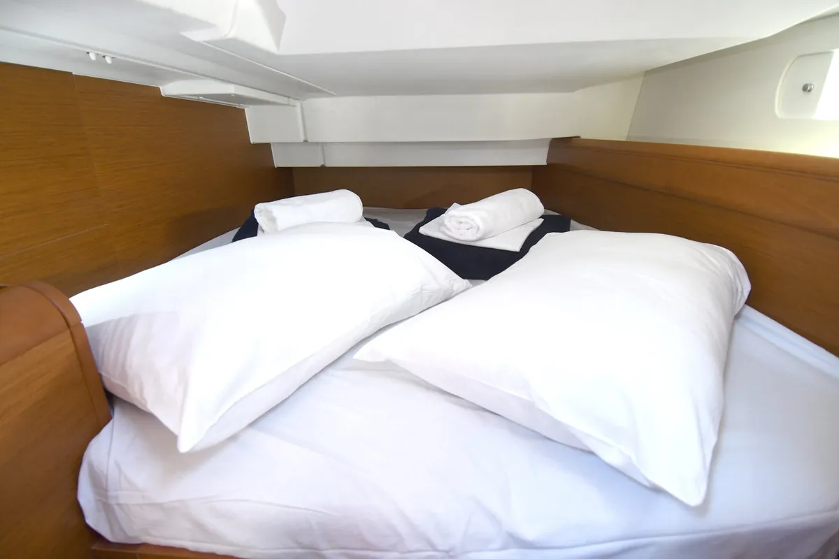 Cabin on Kiss Kiss, a Jeanneau Sun Odyssey 419 sailboat at Dubrovnik, Croatia