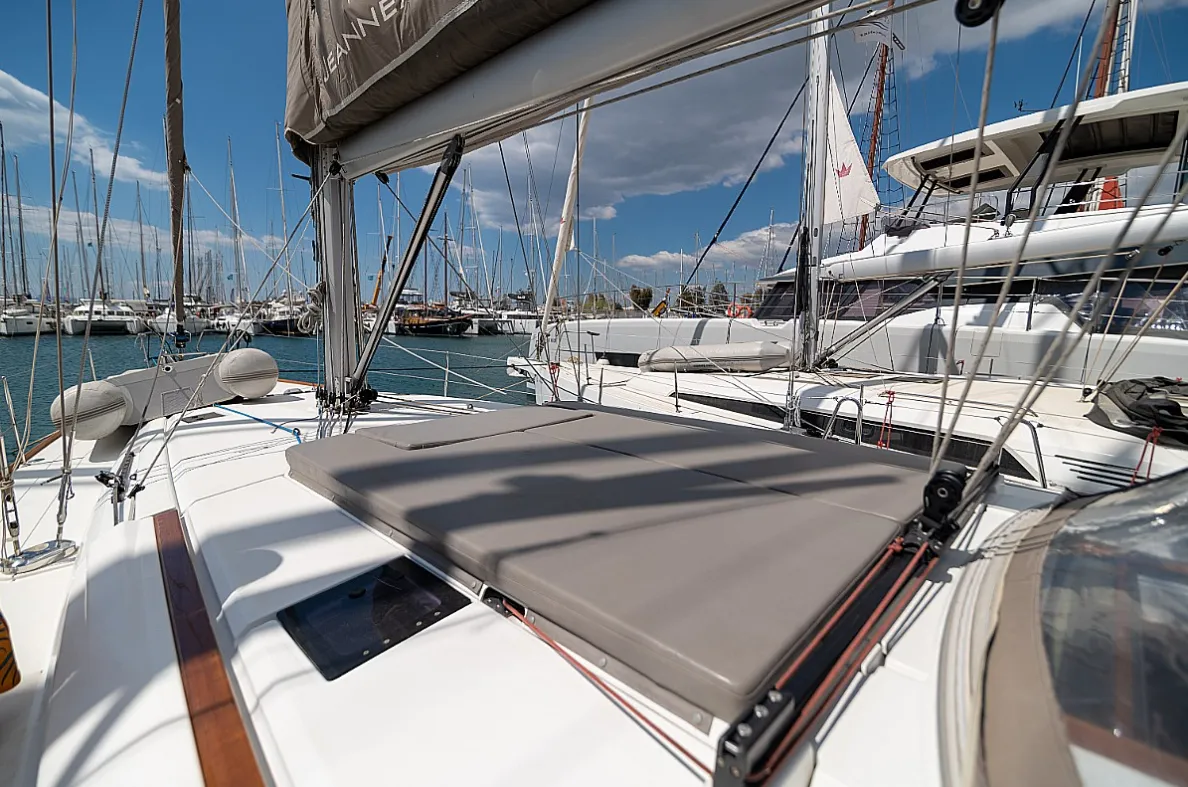 Cabin on Promise, a Jeanneau Sun Odyssey 509 sailboat at Athens, Greece