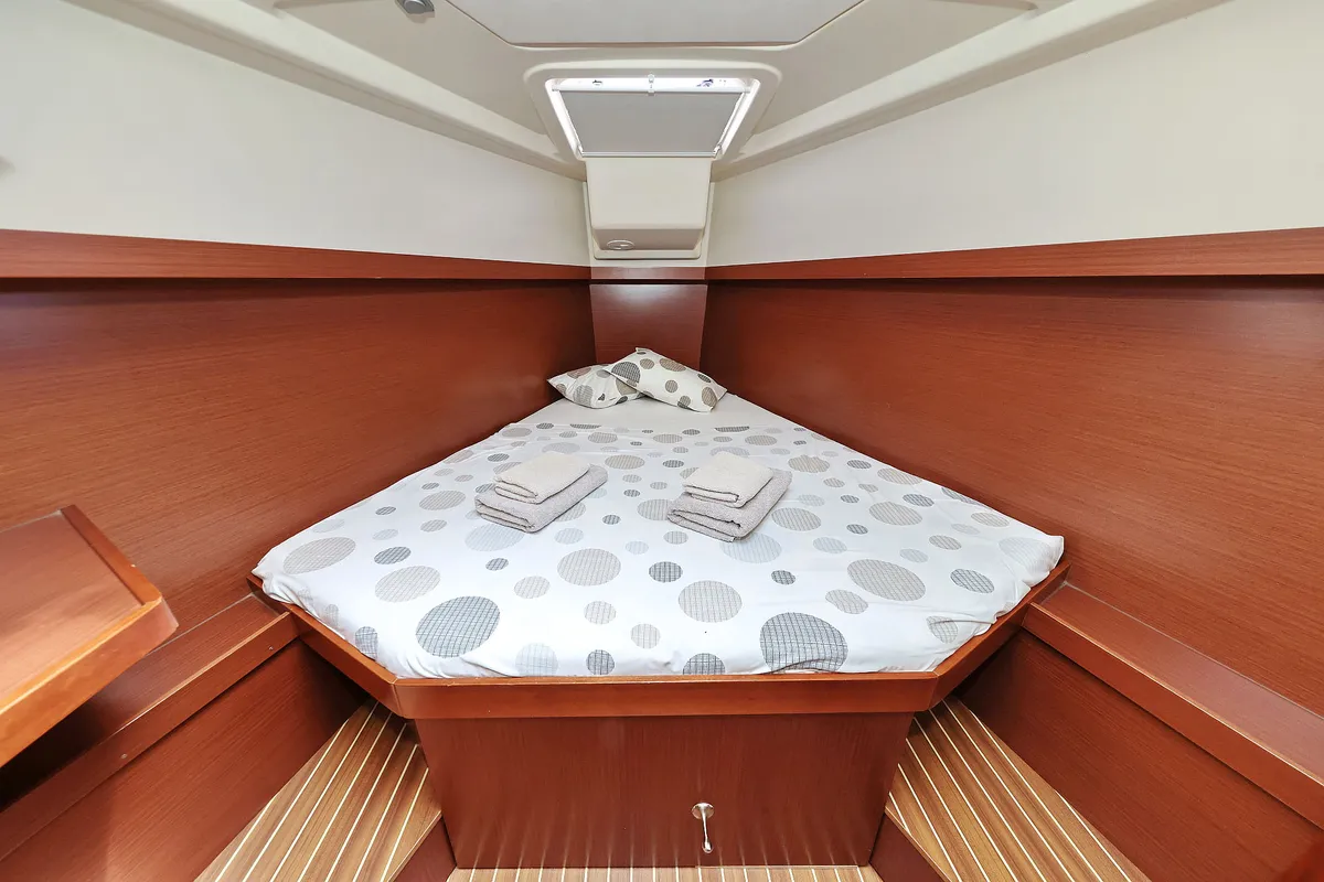 Cabin on Natali, a Hanse 415 sailboat at Grad Biograd na Moru, Croatia