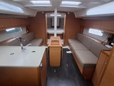 Salon of Zazu, a Dufour 37 sailboat at Tonnarella, Italy