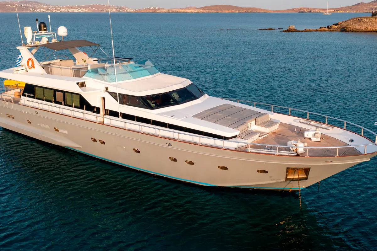 Exterior view of Shiva, a Cantieri di Pisa Akhir 27 motor yacht at Ornos, Greece