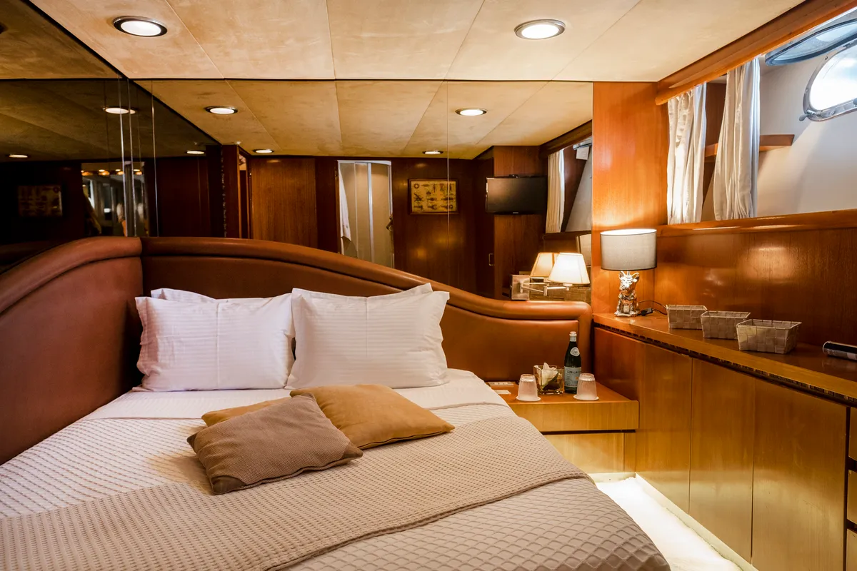 Cabin on Shiva, a Cantieri di Pisa Akhir 27 motor yacht at Ornos, Greece