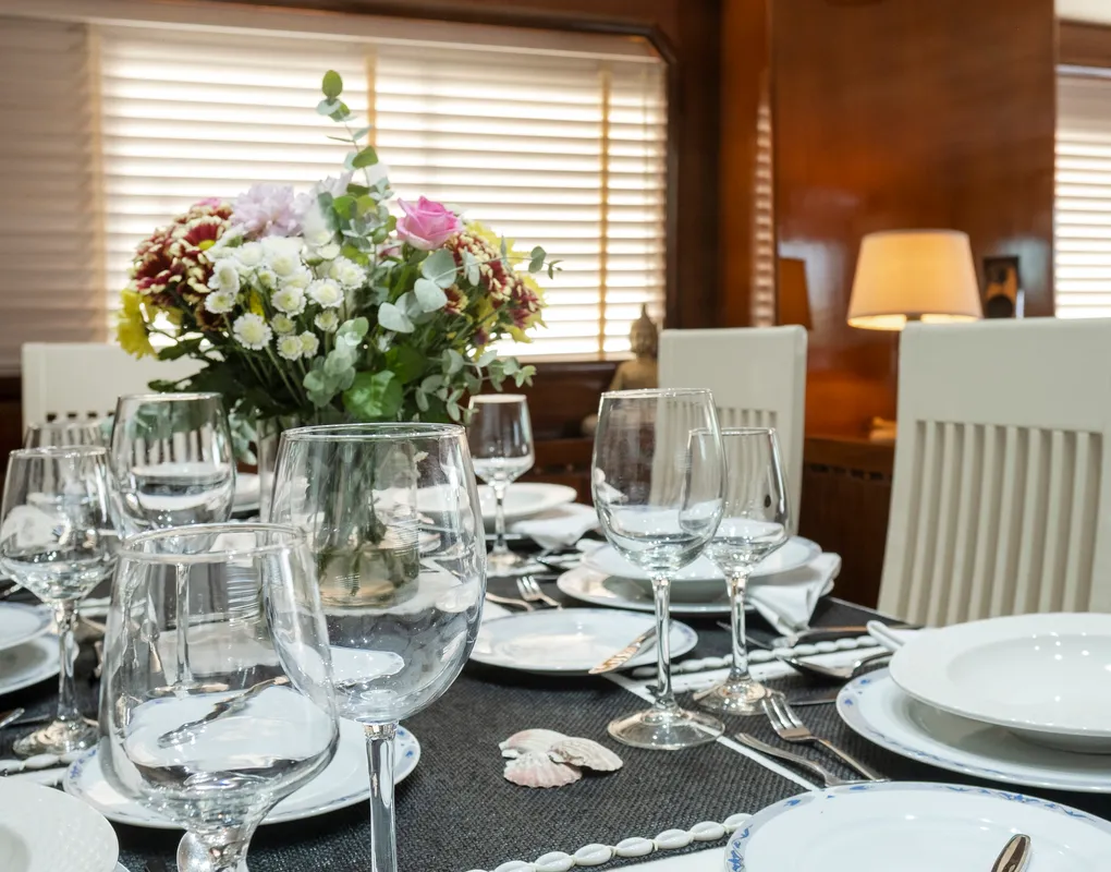 Salon of Shiva, a Cantieri di Pisa Akhir 27 motor yacht at Ornos, Greece
