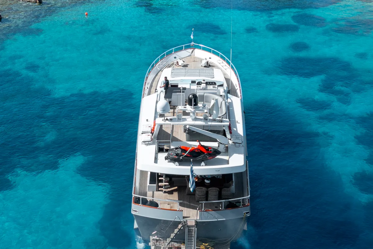 Exterior view of Shiva, a Cantieri di Pisa Akhir 27 motor yacht at Ornos, Greece