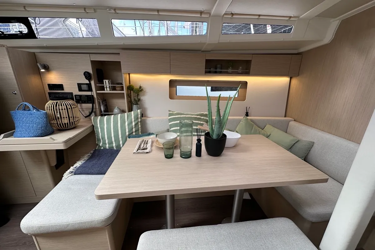 Salon of Vega, a Beneteau Oceanis 37.1 sailboat at Rosignano Solvay, Italy