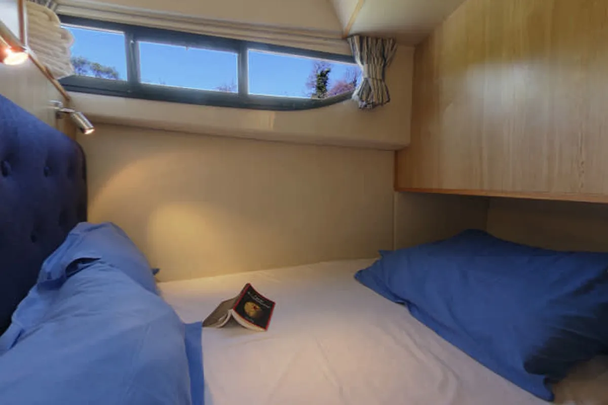 Cabin on Magnifique - Comfort 13, a Cygnet Magnifique motorboat at Portiragnes, France