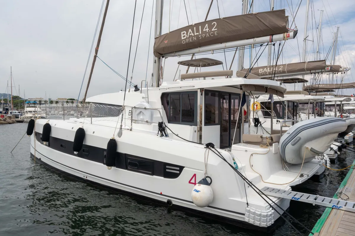 Exterior view of Zaz, a Bali 4.2 catamaran at Hyères, France