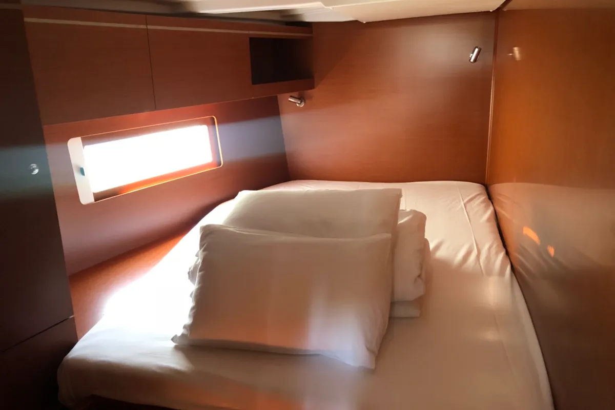 Cabin on Marea, a Beneteau Oceanis 51.1 sailboat at Medulin, Croatia