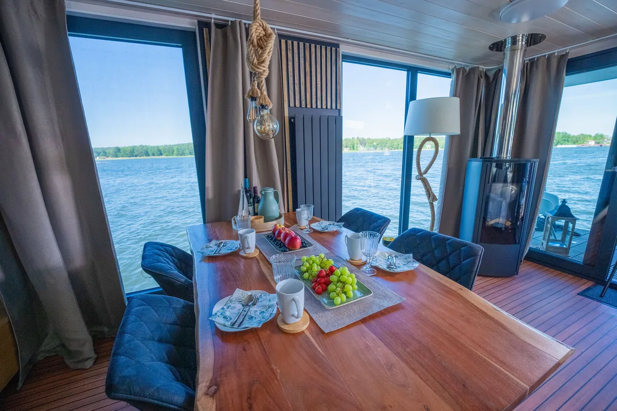 Salon of Ariella, a Woma D13 motorboat at Fürstenberg/Havel, Germany