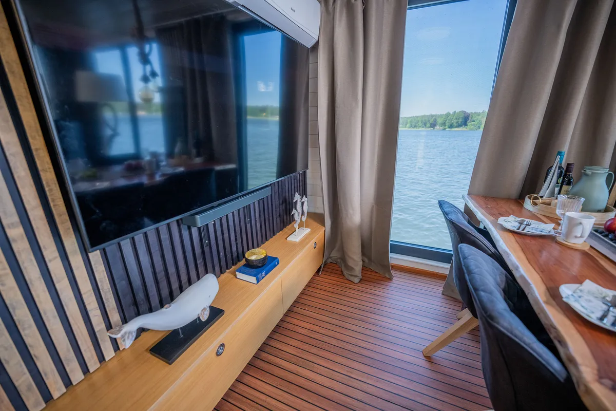 Salon of Ariella, a Woma D13 motorboat at Fürstenberg/Havel, Germany