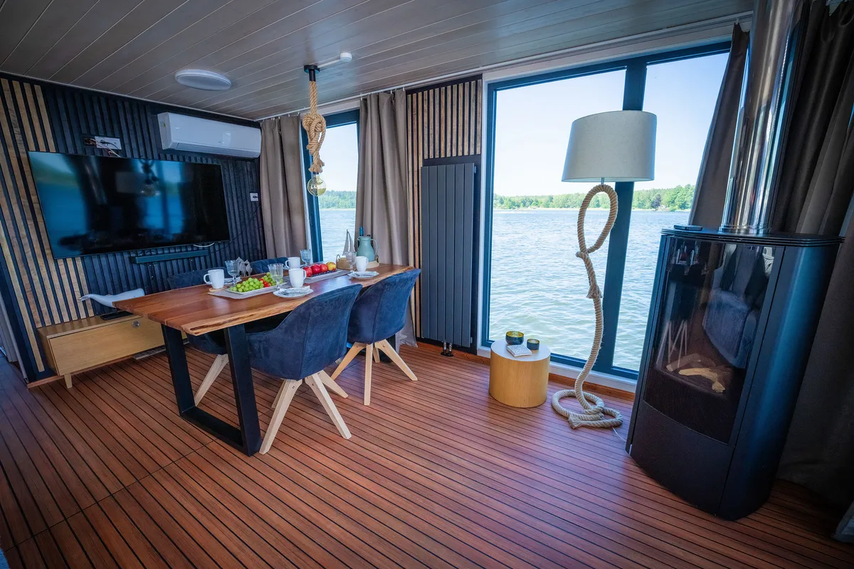 Salon of Ariella, a Woma D13 motorboat at Fürstenberg/Havel, Germany