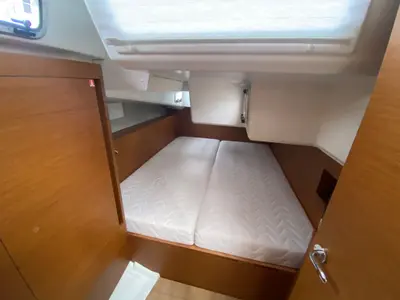 Cabin on Sventola, a Jeanneau Sun Odyssey 490 sailboat at Nettuno, Italy
