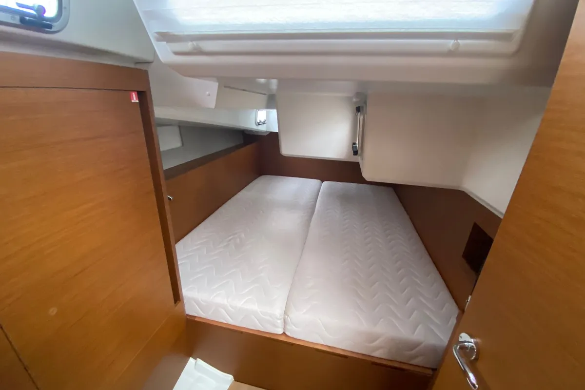 Cabin on Sventola, a Jeanneau Sun Odyssey 490 sailboat at Nettuno, Italy