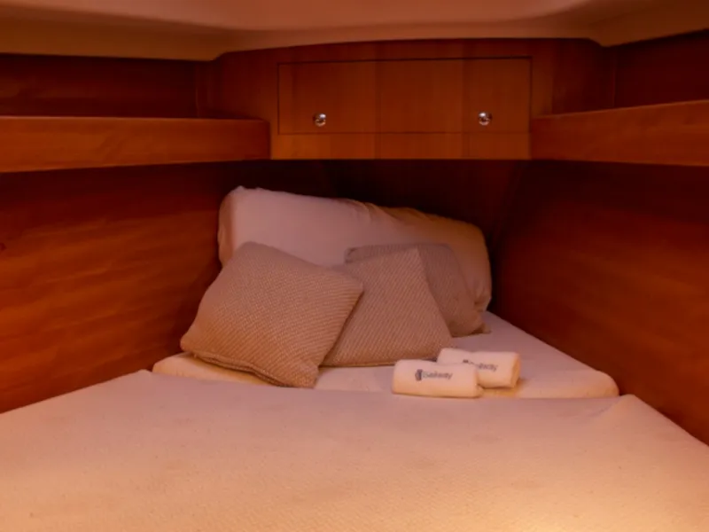 Cabin on Sailway Cinco, a Elan Impression 344 sailboat at Vigo, Spain