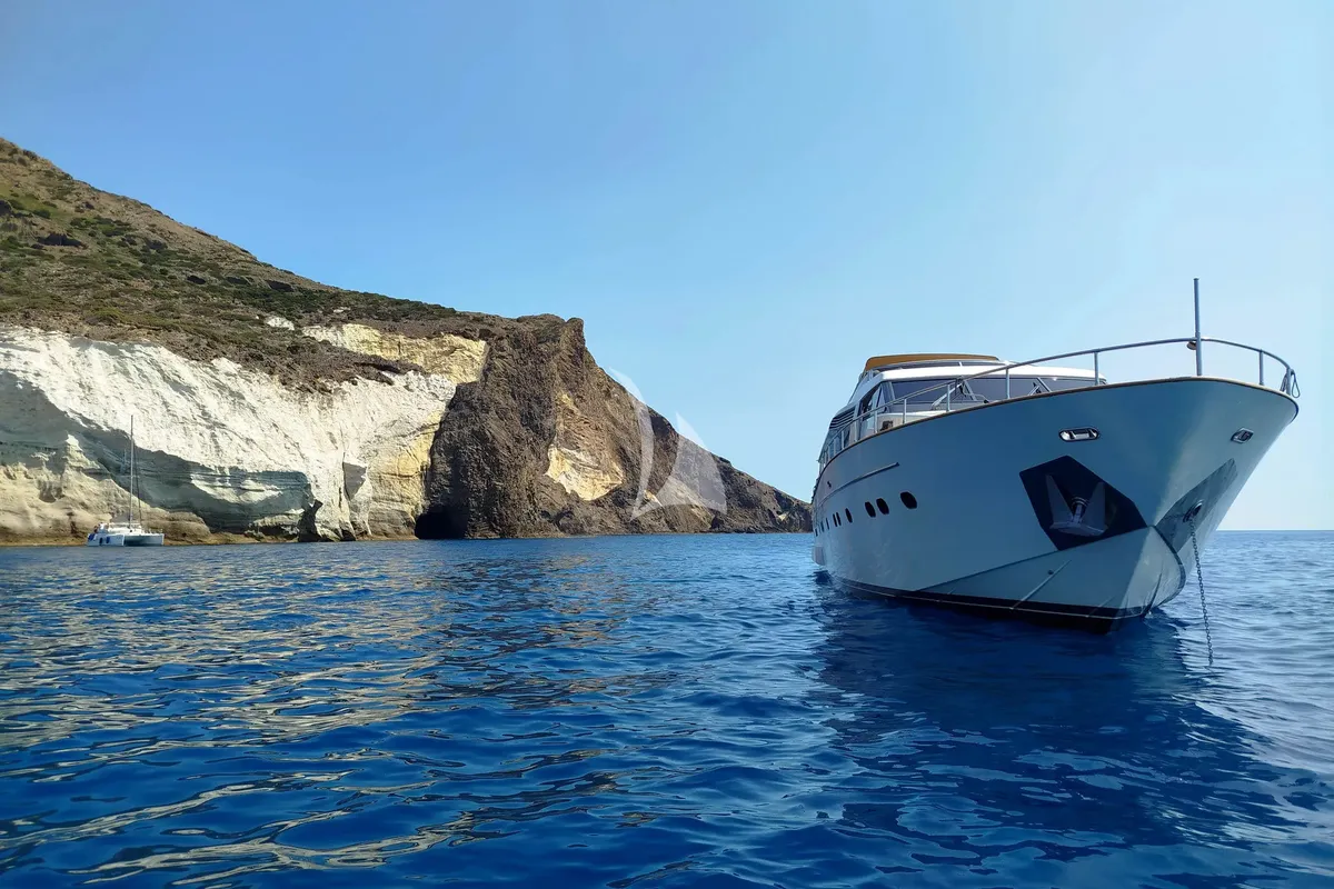 Exterior view of Mamma's, a San Lorenzo SL 82 motor yacht at Athens, Greece