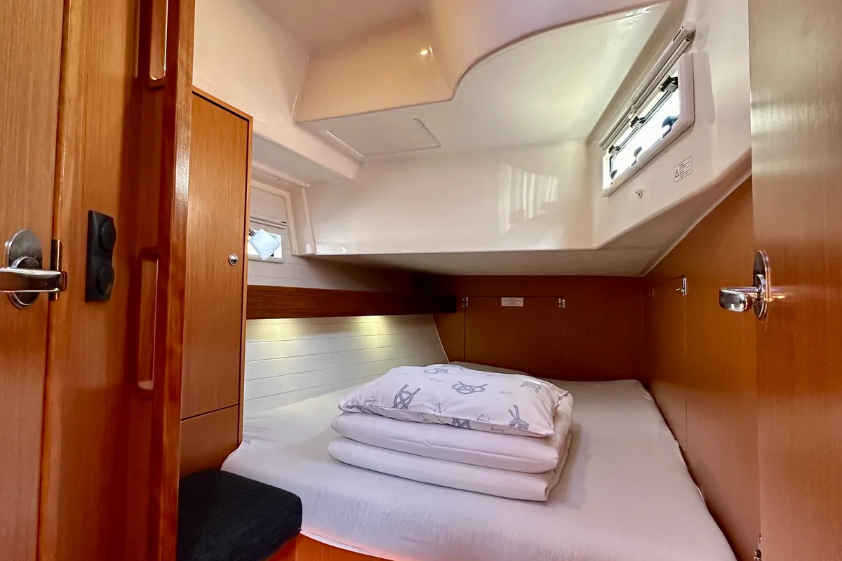 Cabin on Golić, a Bavaria Cruiser 45 sailboat at Općina Sukošan, Croatia