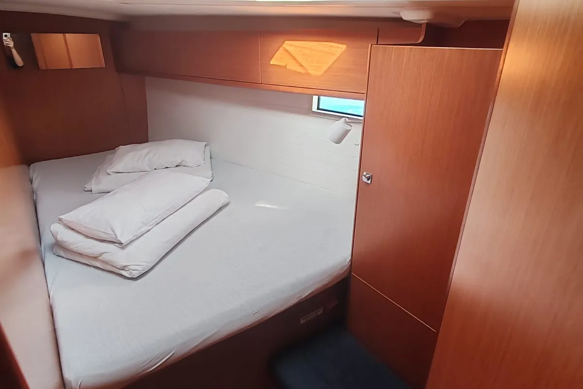 Cabin on Dia, a Bavaria Cruiser 46 sailboat at Općina Pakoštane, Croatia