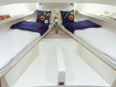 Cabin on Horizon 1 - Premier 24, a Cygnet Horizon 1 motorboat at Portiragnes, France