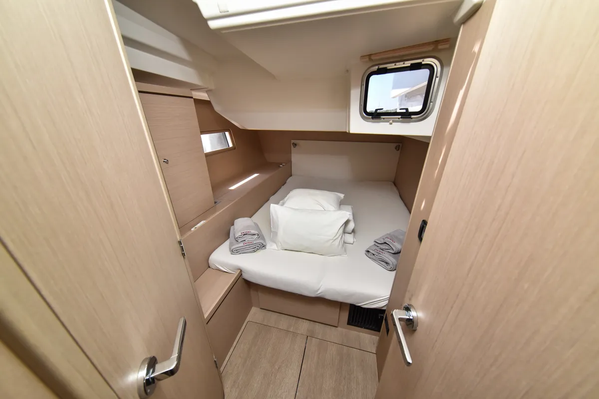 Cabin on Dodo, a Beneteau Oceanis 51.1 OW sailboat at Općina Sukošan, Croatia