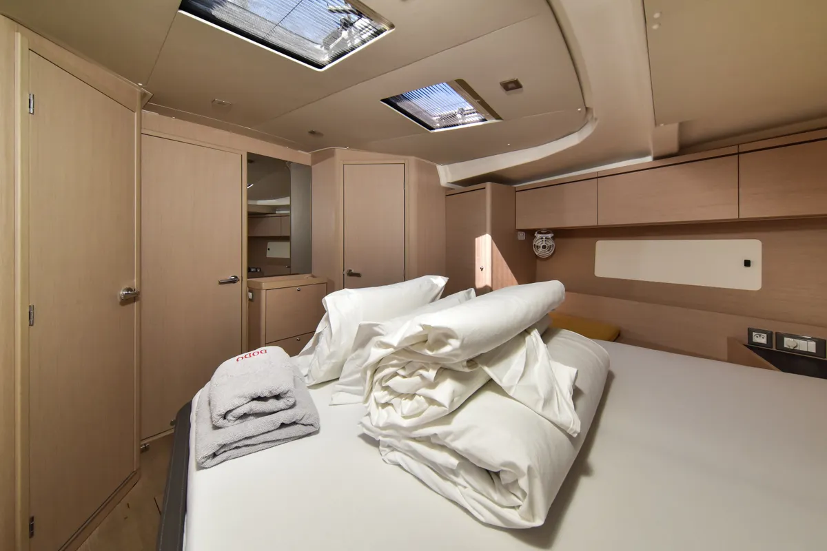 Cabin on Dodo, a Beneteau Oceanis 51.1 OW sailboat at Općina Sukošan, Croatia