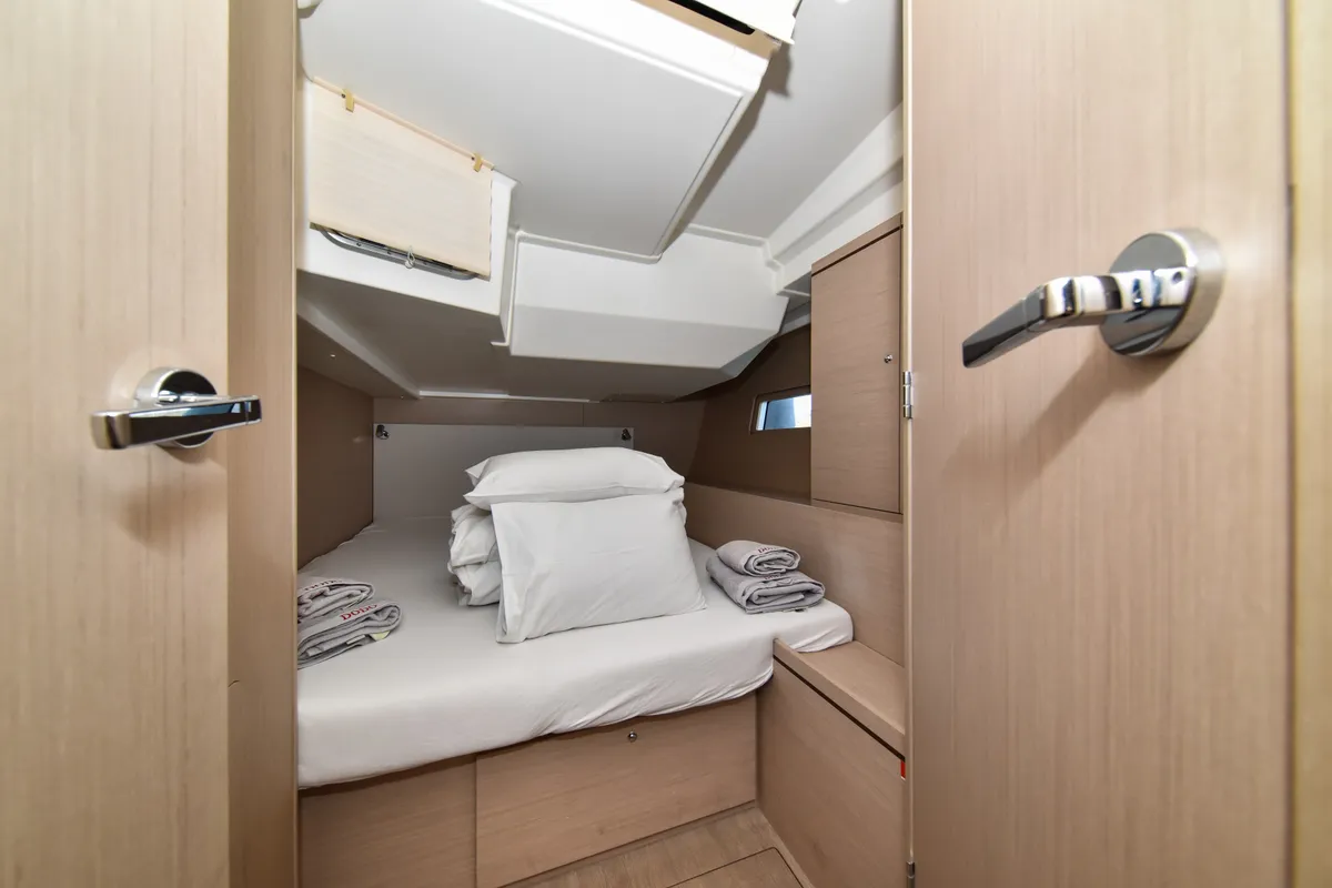 Cabin on Dodo, a Beneteau Oceanis 51.1 OW sailboat at Općina Sukošan, Croatia