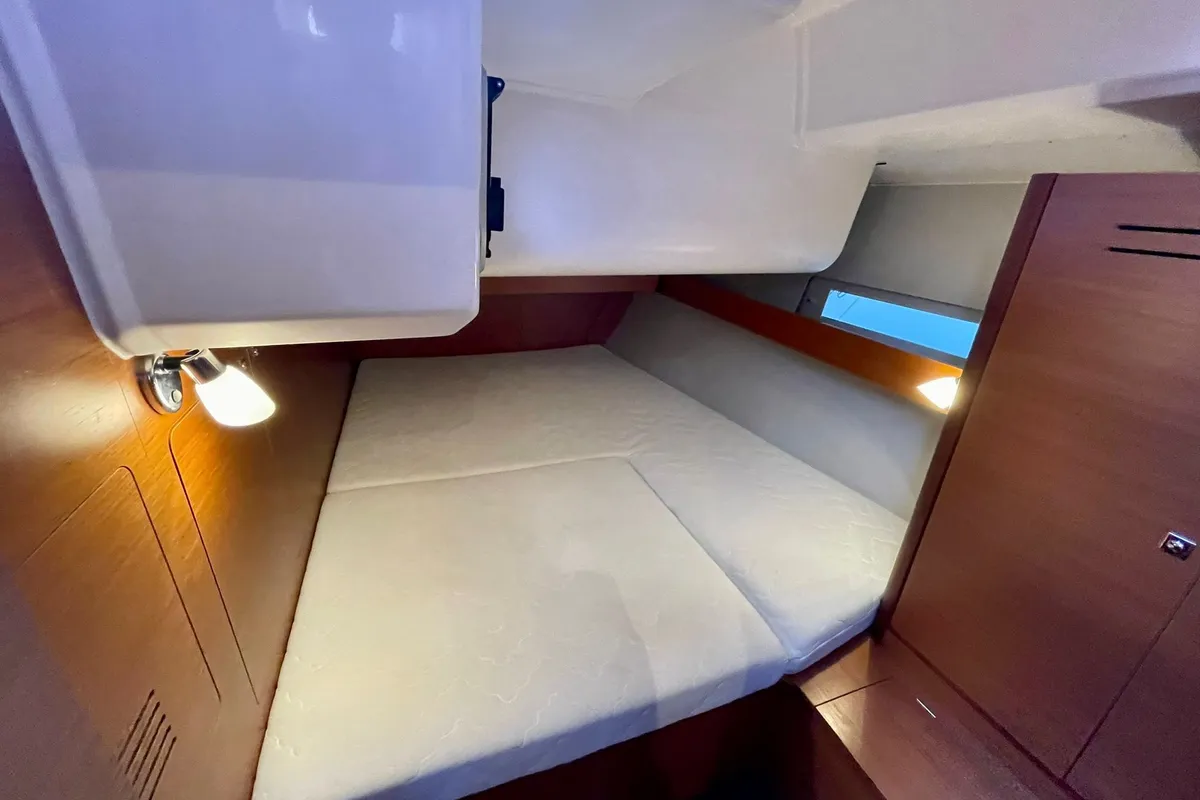 Cabin on Fulham, a Dufour 460 Grand Large sailboat at Dénia, Spain