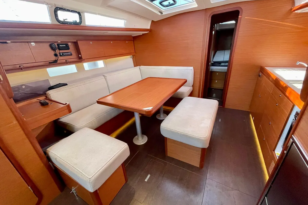 Salon of Fulham, a Dufour 460 Grand Large sailboat at Dénia, Spain