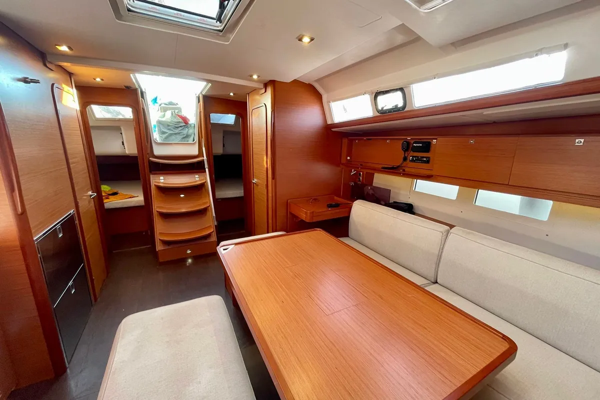 Salon of Fulham, a Dufour 460 Grand Large sailboat at Dénia, Spain