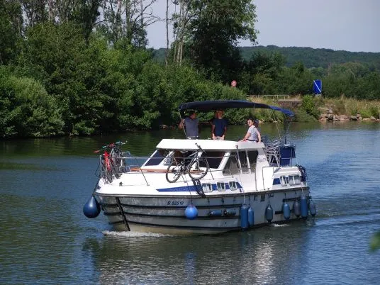 2510, a Tarpon 37 N motorboat at Savoyeux, France
