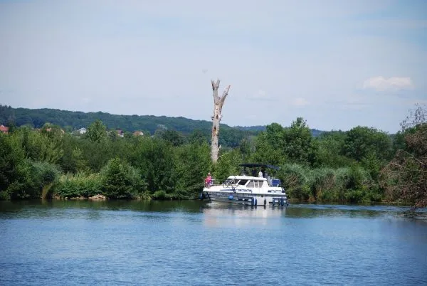 2510, a Tarpon 37 N motorboat at Savoyeux, France