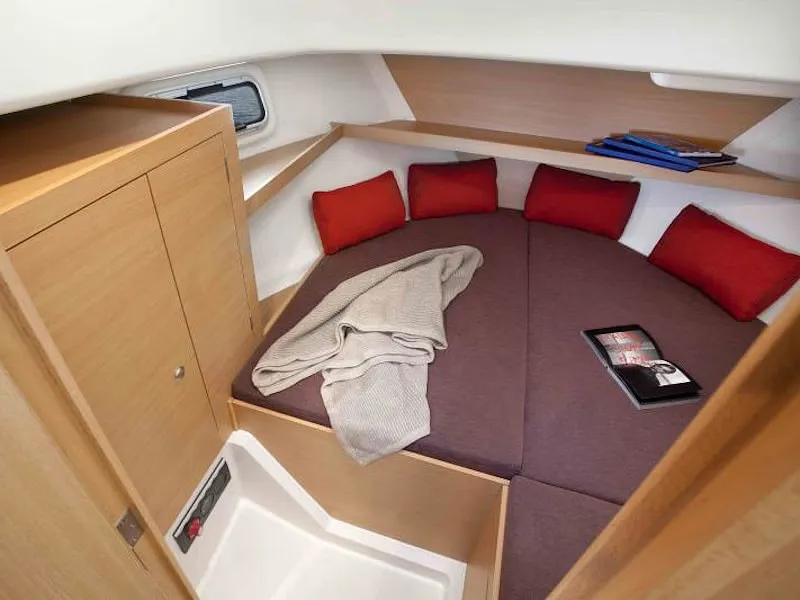 Cabin on Linnea, a Delphia Escape 800 motorboat at Motala, Sweden