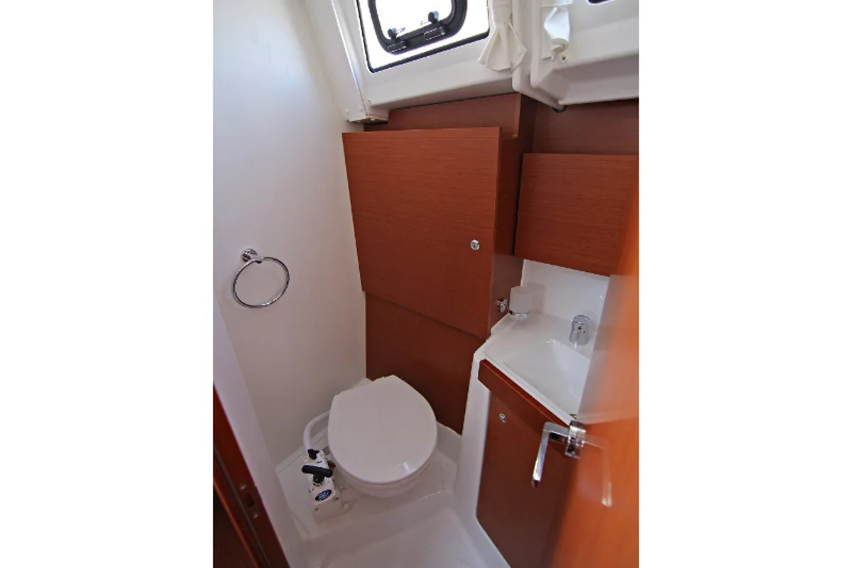 Cabin on Fede, a Beneteau Oceanis 38 sailboat at Općina Sukošan, Croatia