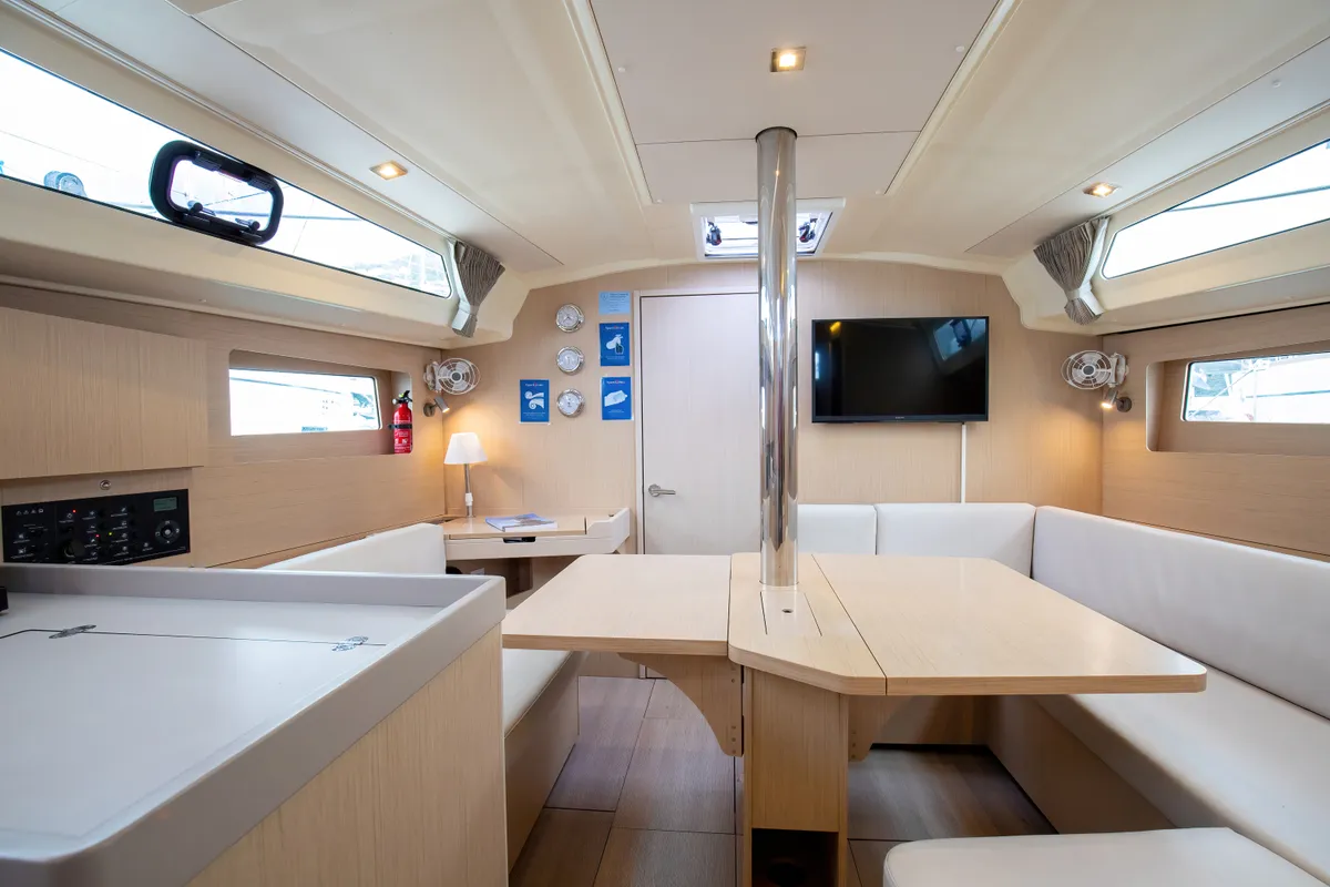 Salon of Arianna, a Beneteau Oceanis 41.1 sailboat at Capo d'Orlando, Italy