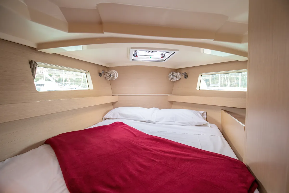 Cabin on Arianna, a Beneteau Oceanis 41.1 sailboat at Capo d'Orlando, Italy
