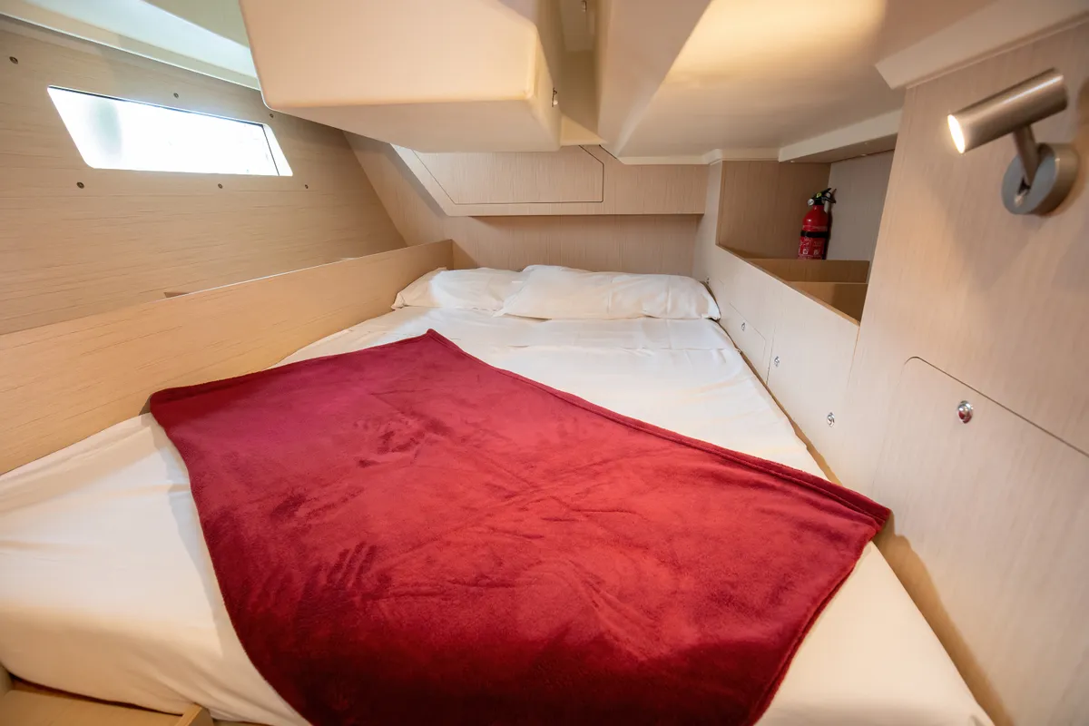 Cabin on Arianna, a Beneteau Oceanis 41.1 sailboat at Capo d'Orlando, Italy