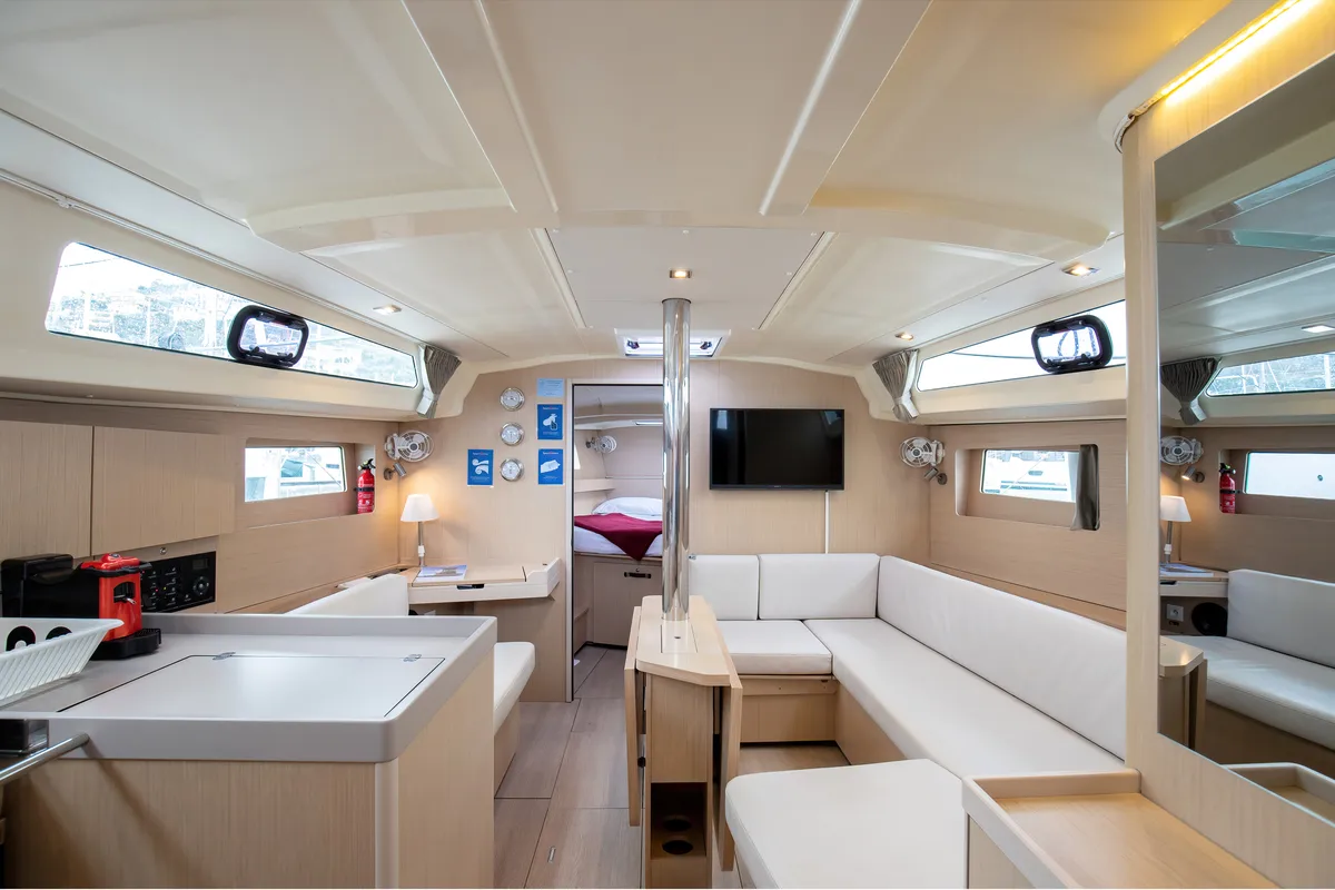 Salon of Arianna, a Beneteau Oceanis 41.1 sailboat at Capo d'Orlando, Italy