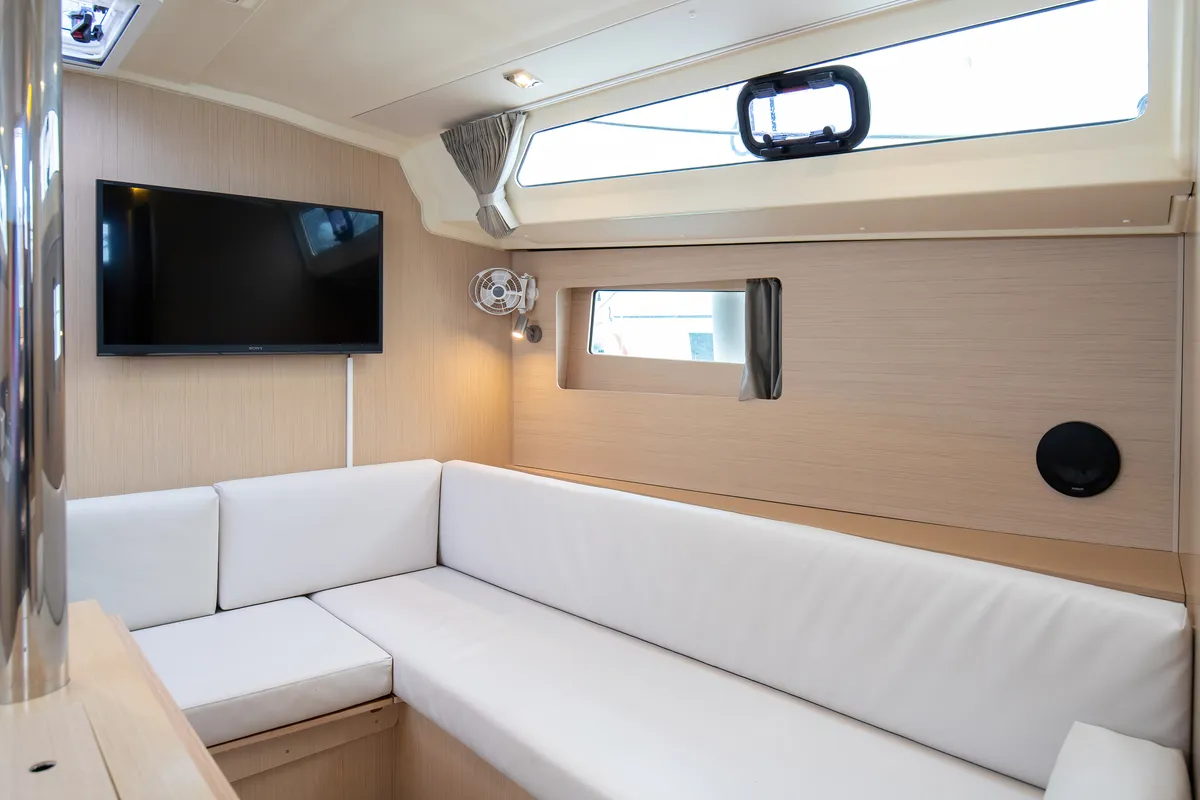 Salon of Arianna, a Beneteau Oceanis 41.1 sailboat at Capo d'Orlando, Italy