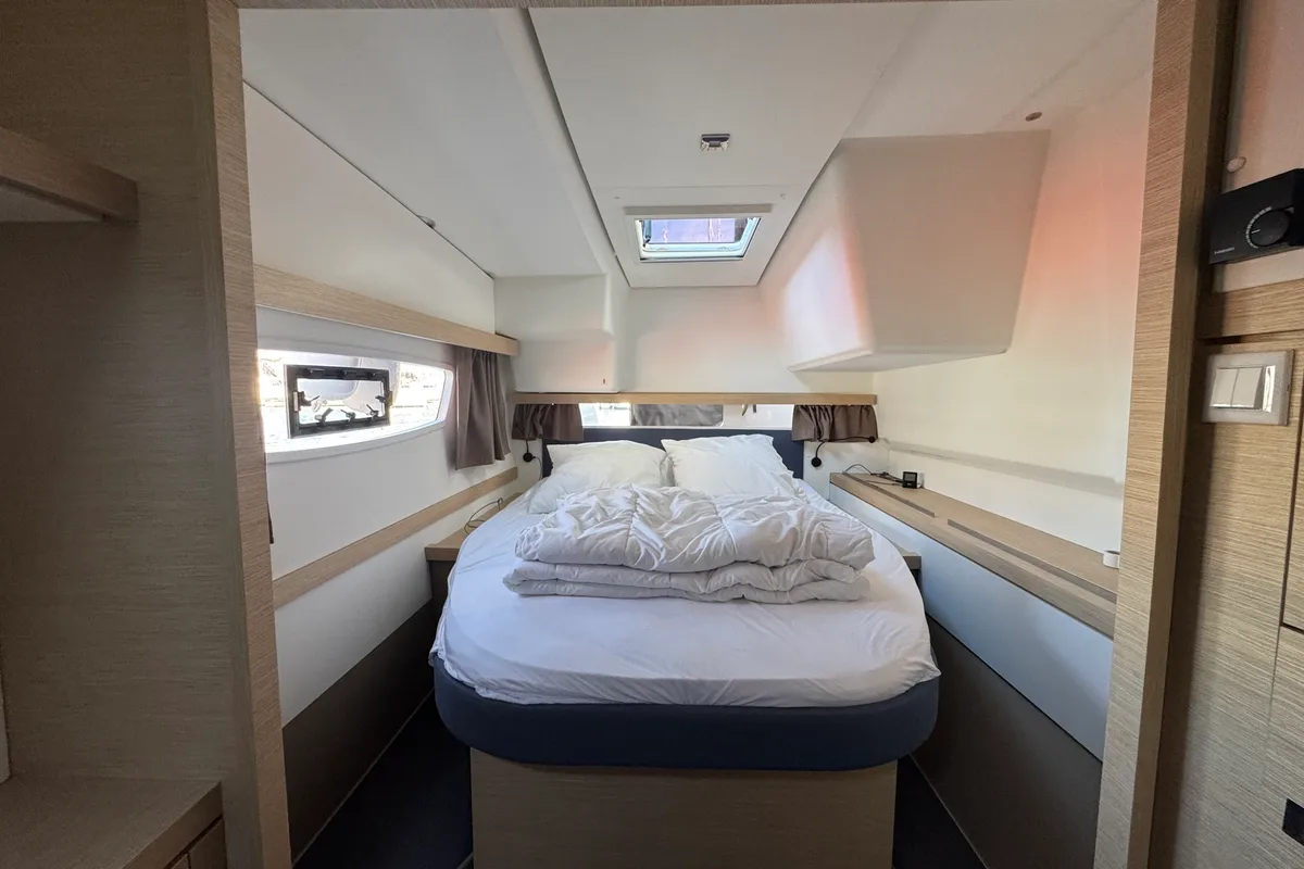 Cabin on Jumapi, a Fountaine Pajot Isla 40 catamaran at La Rochelle, France
