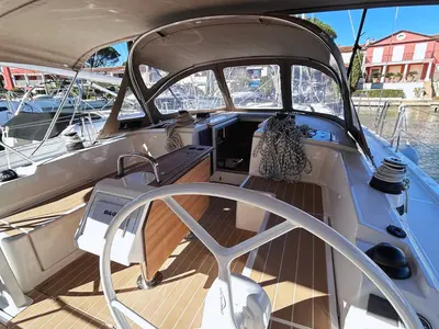 Cockpit of Ti Dodo IV, a Bavaria C42 sailboat at Grimaud, France