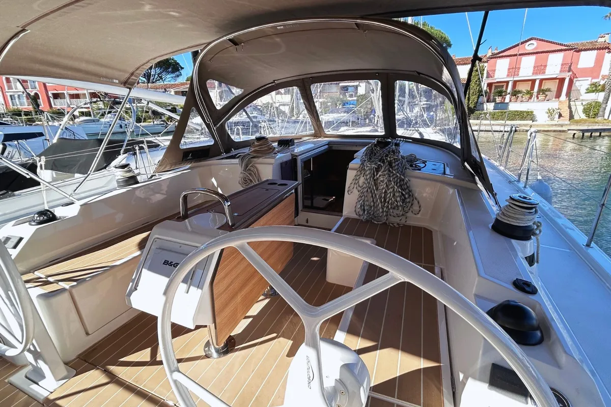 Cockpit of Ti Dodo IV, a Bavaria C42 sailboat at Grimaud, France