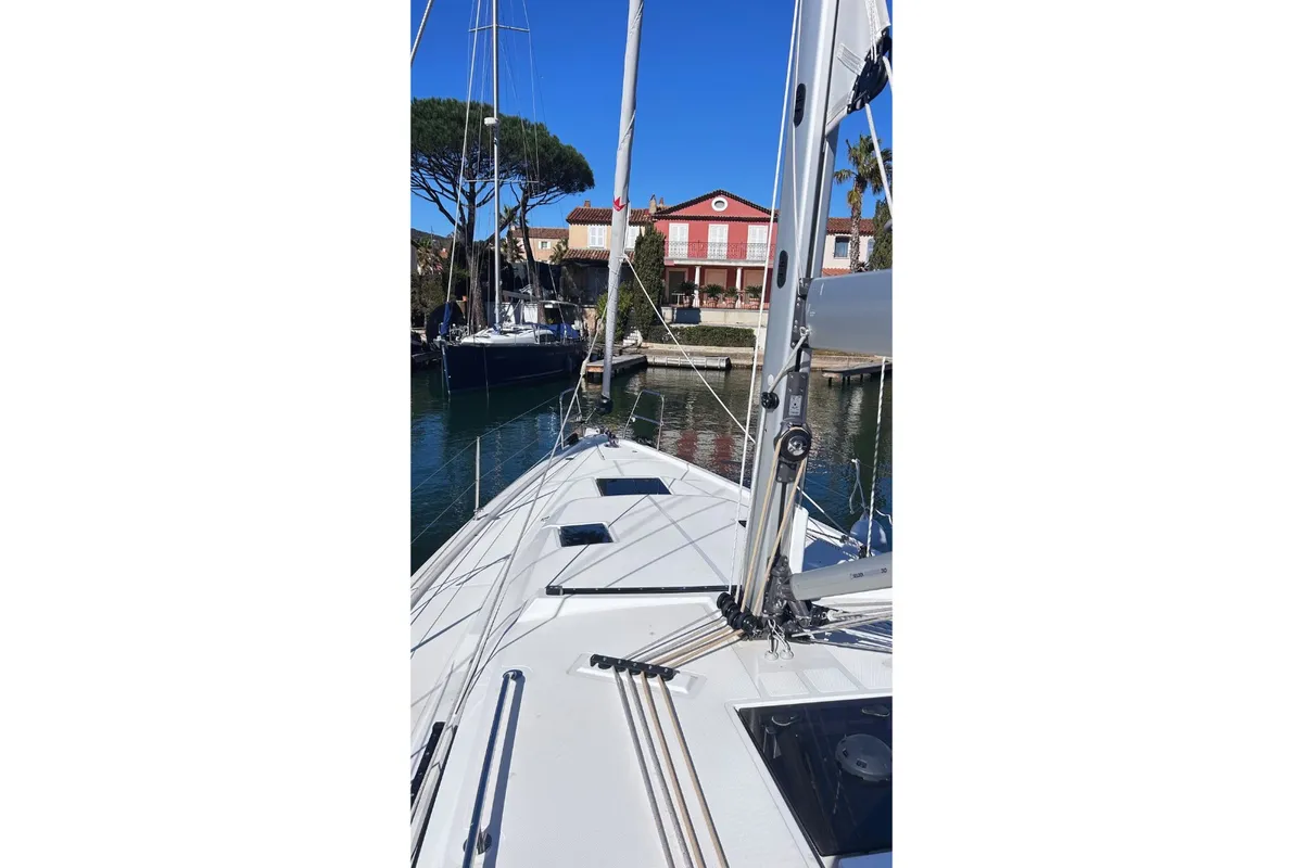 Deck of Ti Dodo IV, a Bavaria C42 sailboat at Grimaud, France
