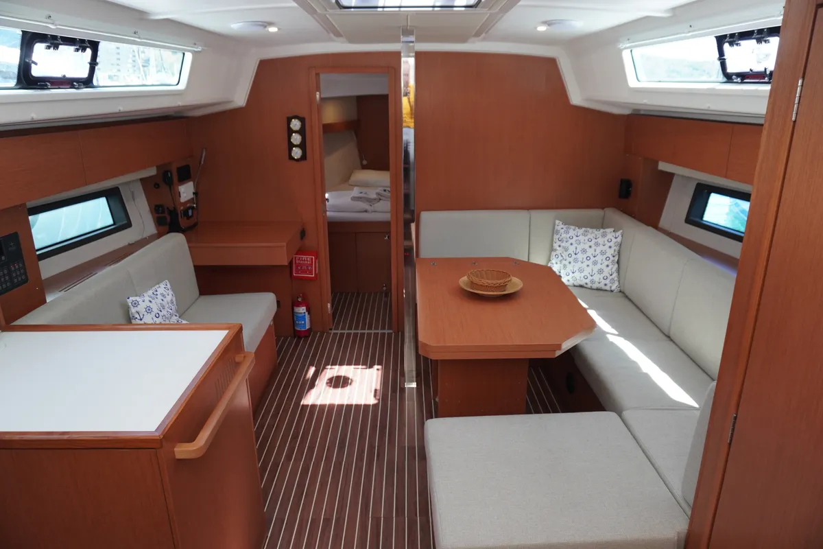 Salon of Alara 3, a Bavaria C42 sailboat at Fethiye, Turkey