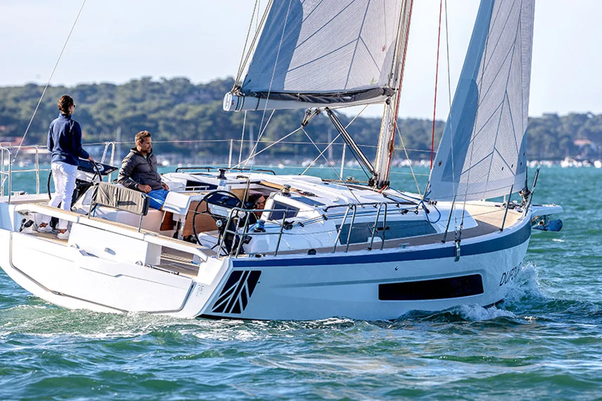 Exterior view of Kalynea, a Dufour 37 sailboat at Plan-d'Aups-Sainte-Baume, France