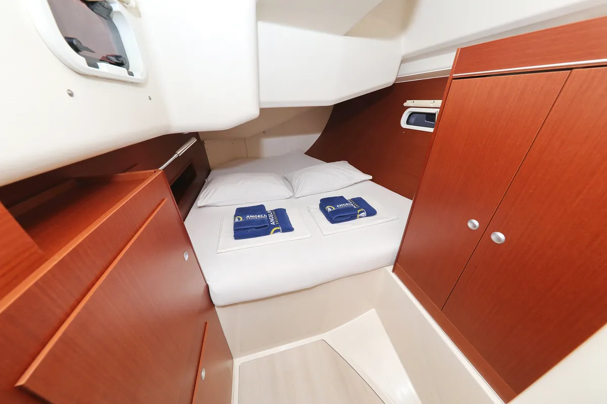Cabin on Kulfoldi Panna, a Hanse 455 sailboat at Općina Sukošan, Croatia