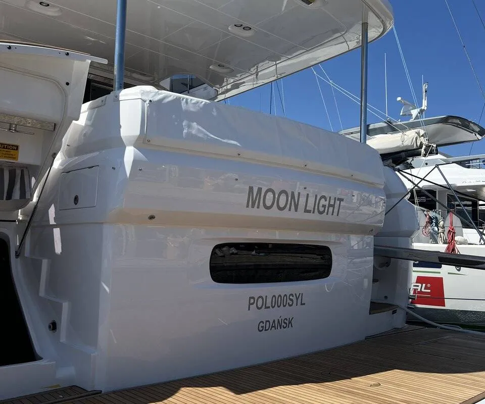 Moon light, a Azimut Magellano 66 motor yacht at Općina Sukošan, Croatia