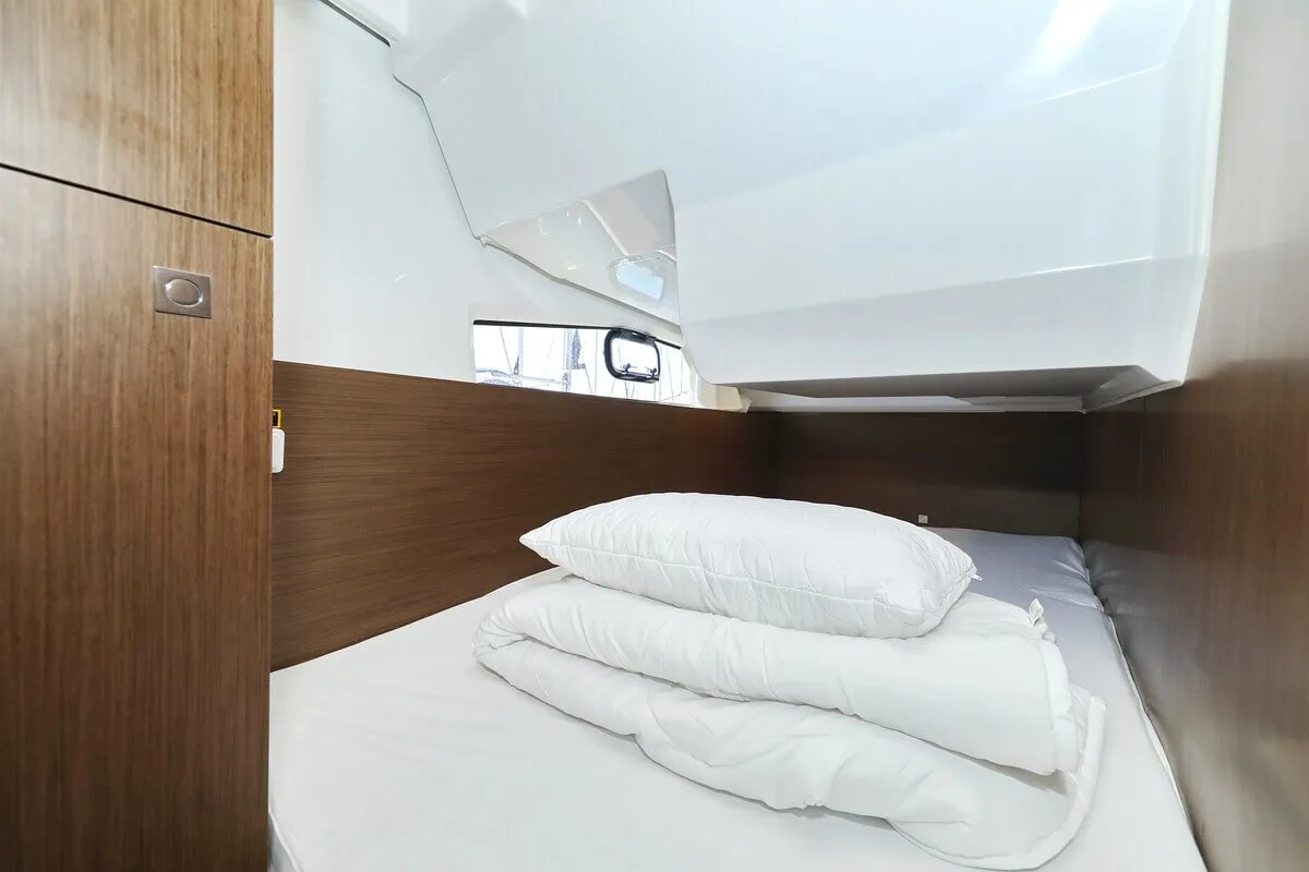 Cabin on Tana, a Jeanneau Merry Fisher 1095 Fly motorboat at Pirovac, Croatia
