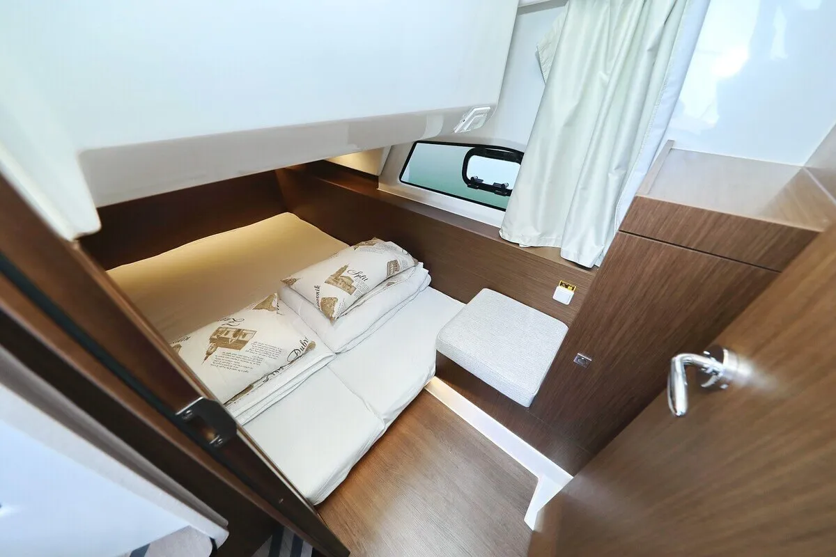 Cabin on Tana, a Jeanneau Merry Fisher 1095 Fly motorboat at Pirovac, Croatia