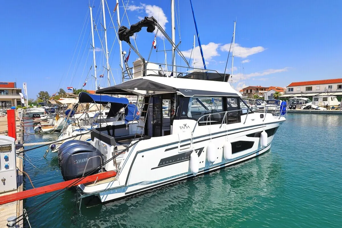 Exterior view of Tana, a Jeanneau Merry Fisher 1095 Fly motorboat at Pirovac, Croatia